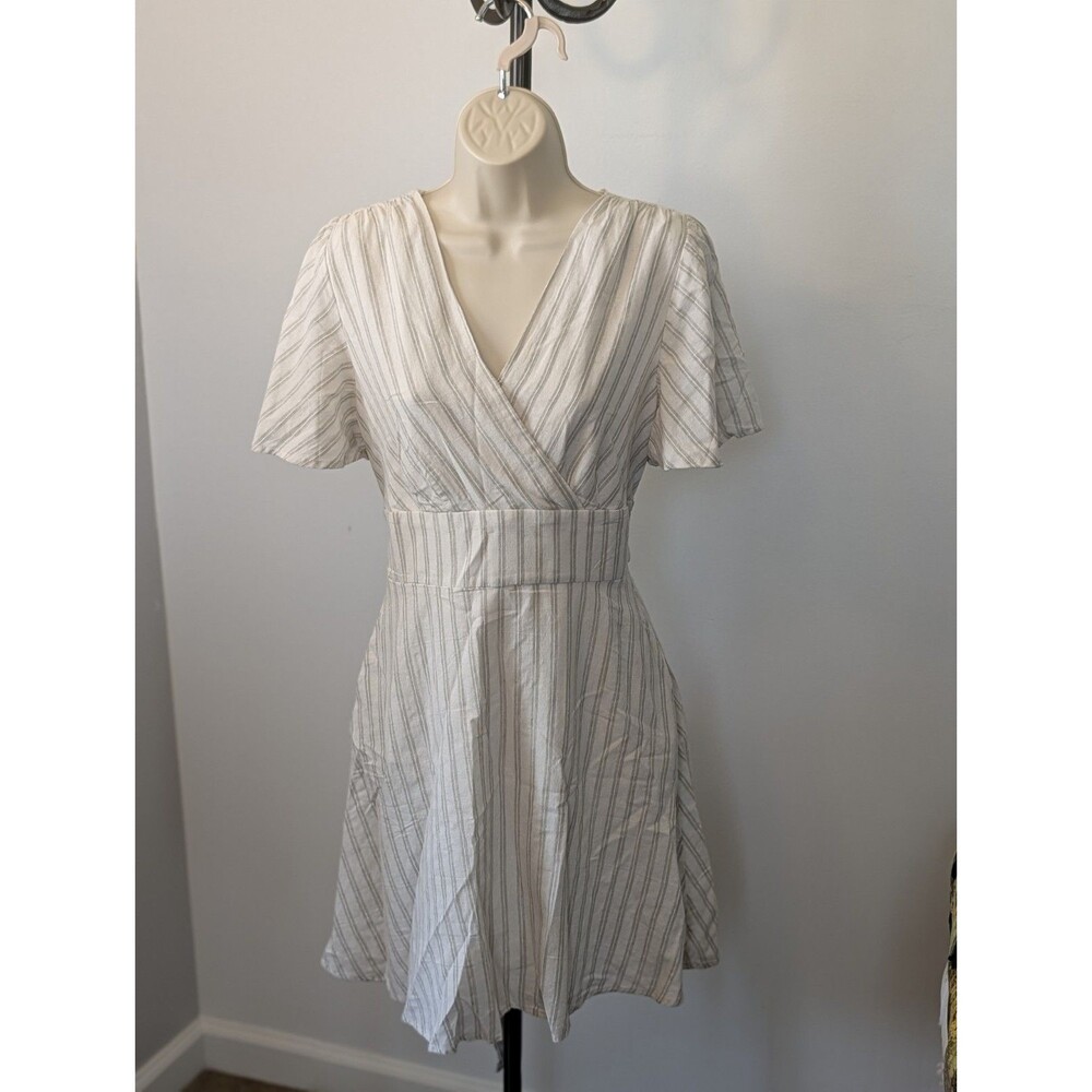 Davi & Dani Striped V-Neck Mini Dress White Gray Size Medium